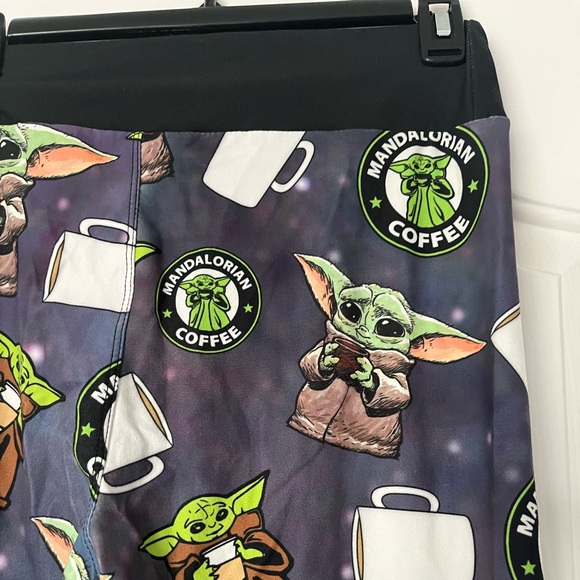 Baby Yoda - Mandalorian Leggings - Picture 2 of 2